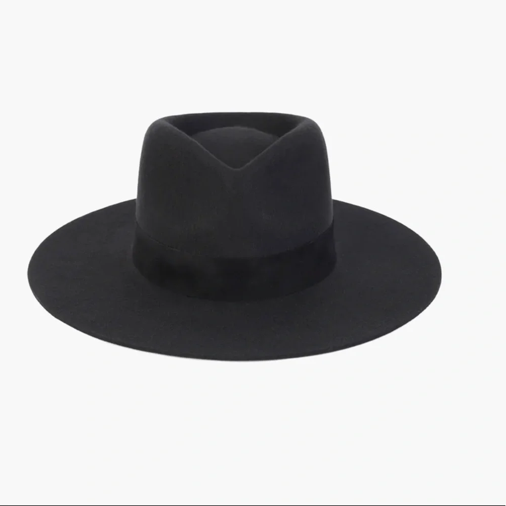 Lack of color black hat - Picture 4 of 5
